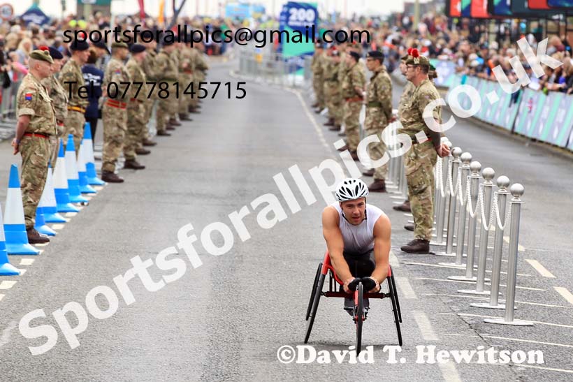 Mens wheelchair 2022 Great North Run. Photo: David T. Hewitson/Sports for All Pics